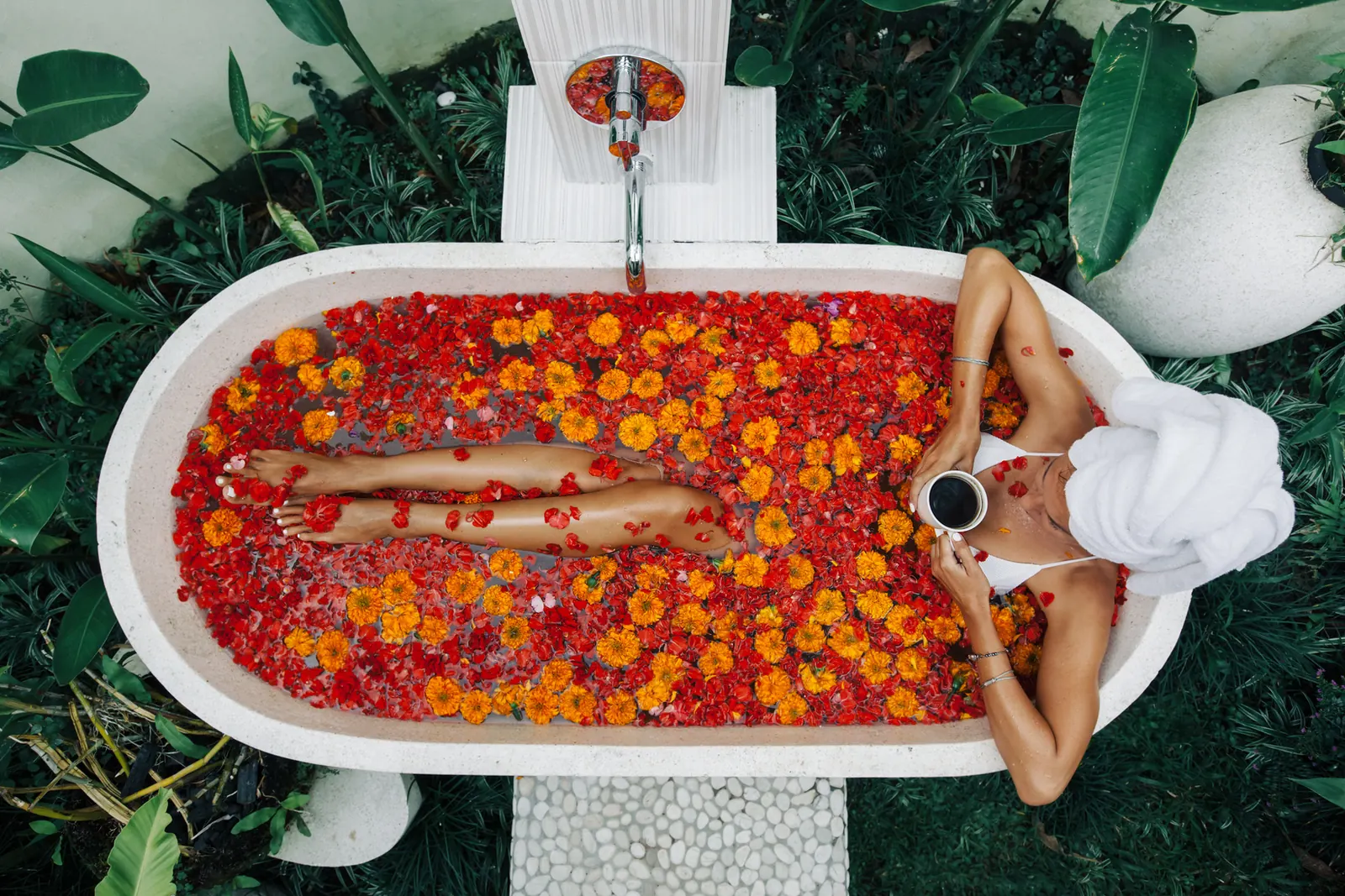 Flower bath with red petals